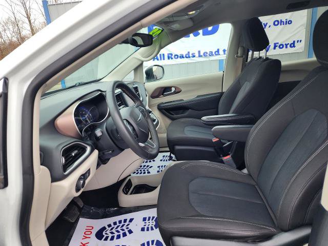 Used 2023 Chrysler Voyager LX FWD image 12