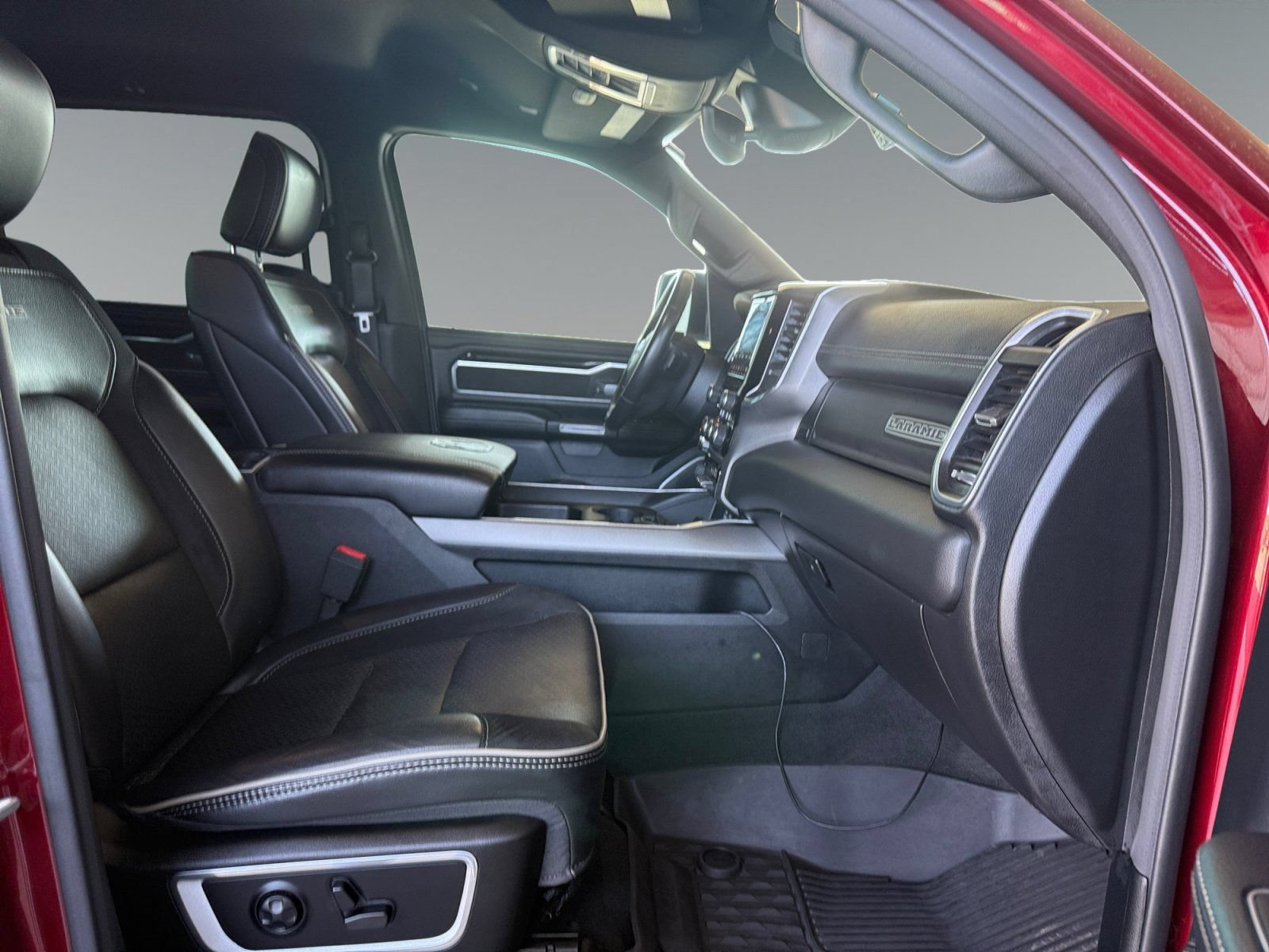 Used 2021 RAM 1500 Laramie w/ Sport Appearance Package AWD/4WD image 21