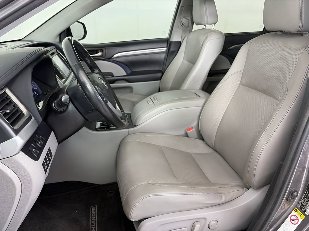 Used 2018 Toyota Highlander Limited Platinum image 11