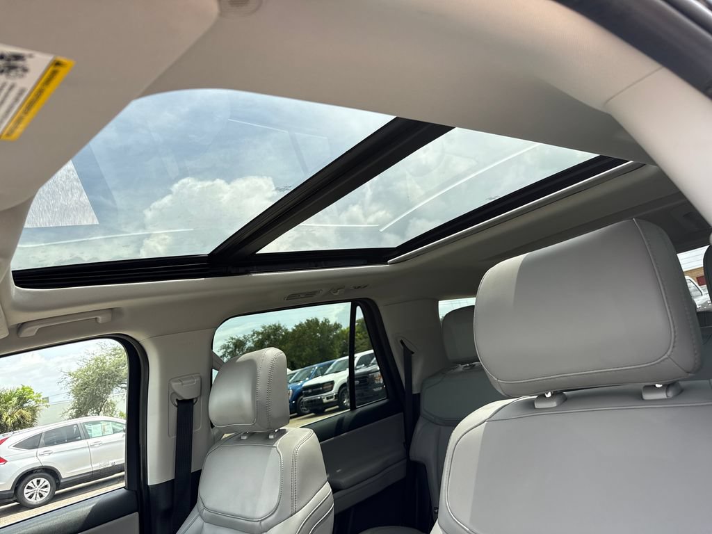 Certified 2025 Ford Expedition Active RWD image 9