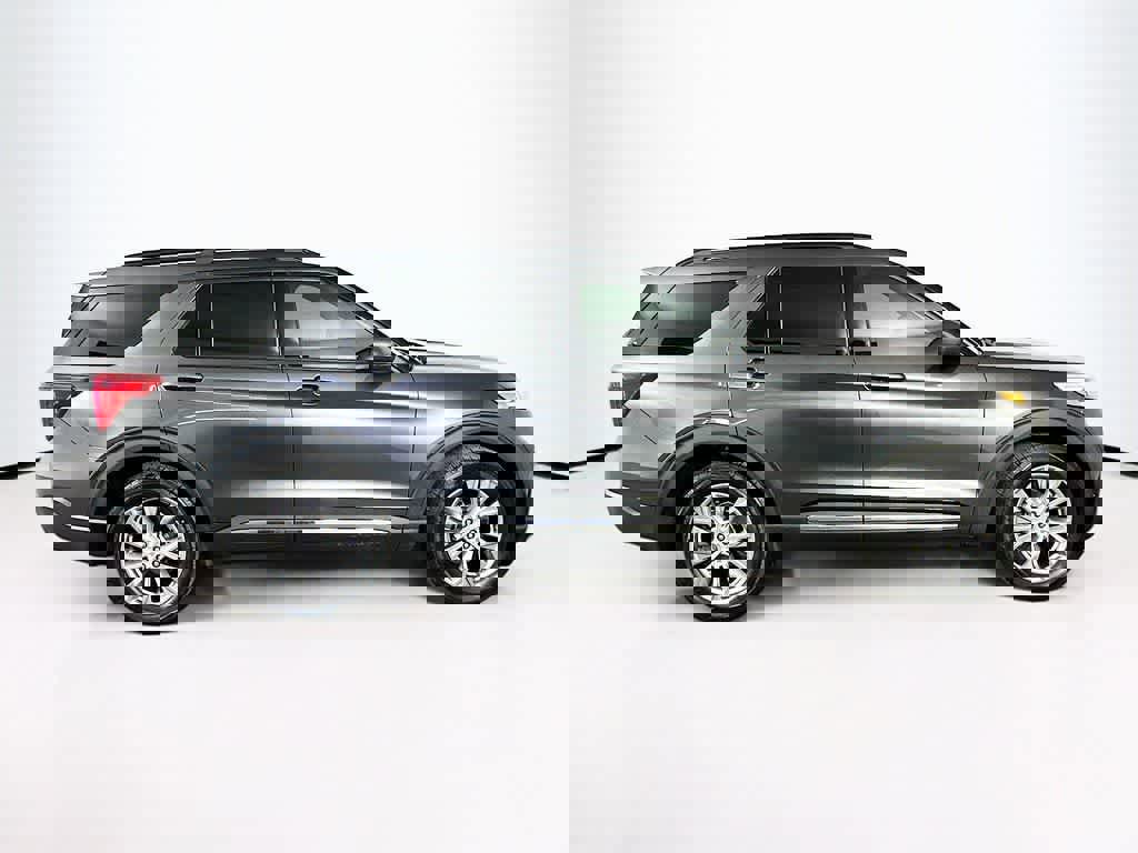 Certified 2020 Ford Explorer XLT w/ Equipment Group 202A image 6