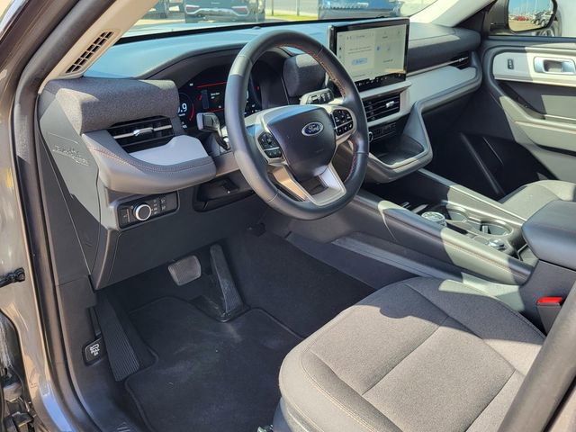 Certified 2025 Ford Explorer Active RWD image 3