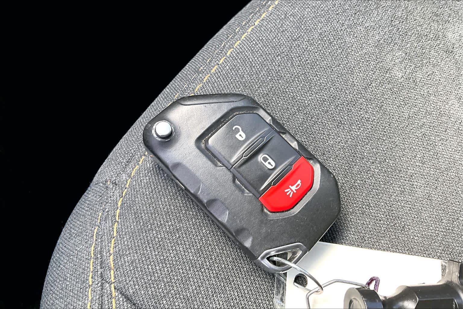 Used 2024 Jeep Gladiator Sport AWD/4WD image 16