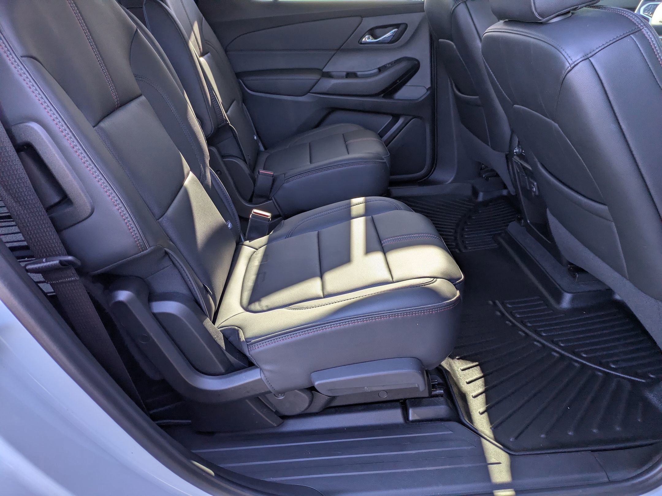 Used 2023 Chevrolet Traverse RS image 38