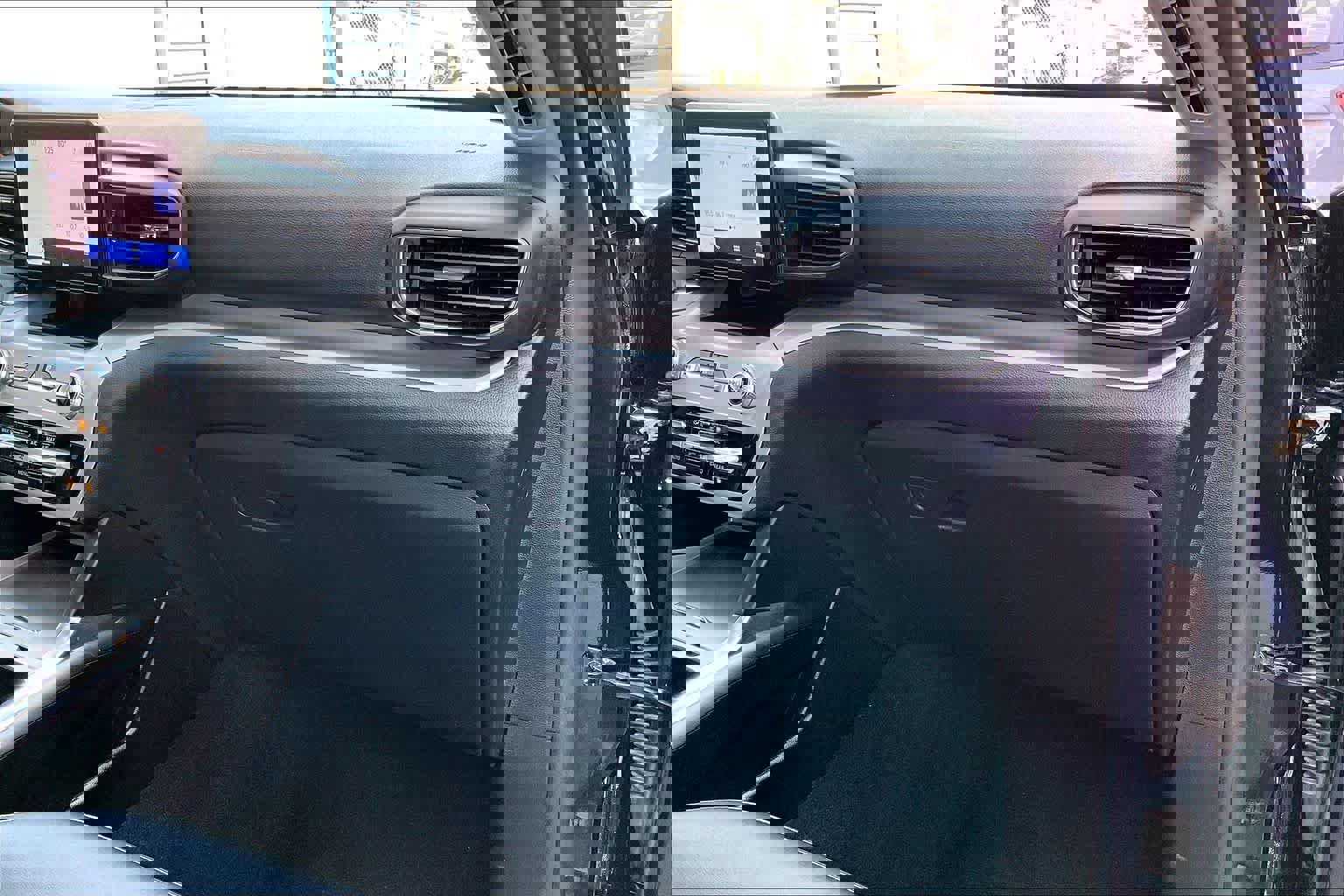 Certified 2022 Ford Explorer XLT w/ Equipment Group 202A image 20