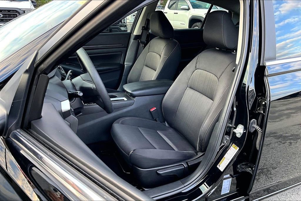 Used 2025 Nissan Altima 2.5 S FWD image 23
