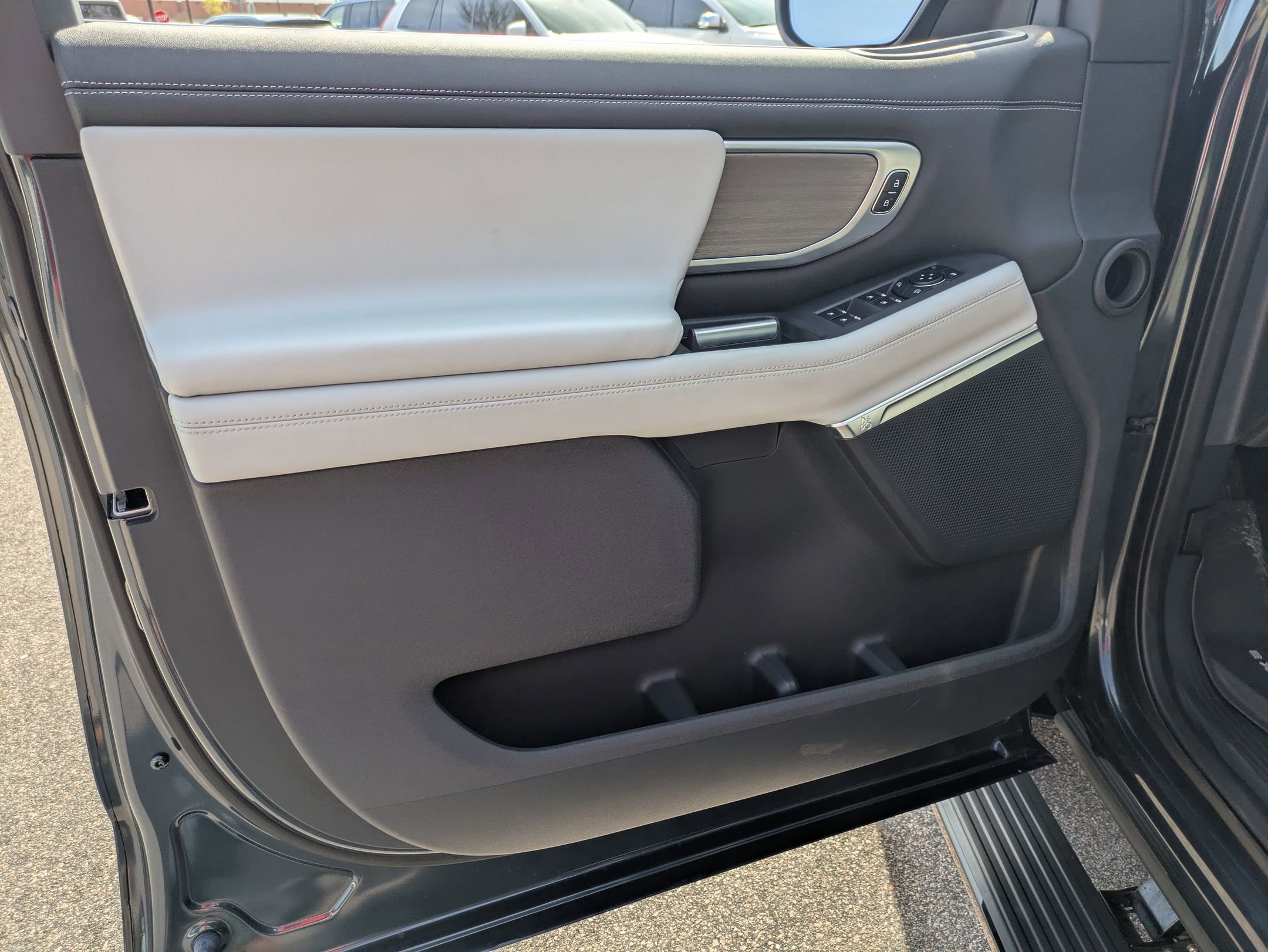 Certified 2025 Ford Expedition Platinum w/ Driver's Package image 12