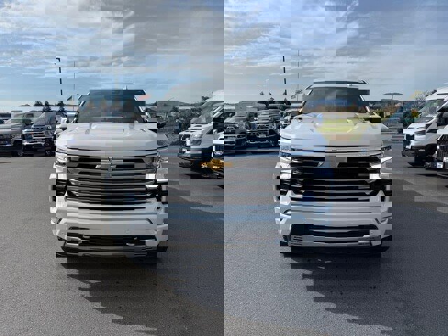 Used 2025 Chevrolet Silverado 1500 High Country w/ Z71 Off-Road Package image 8