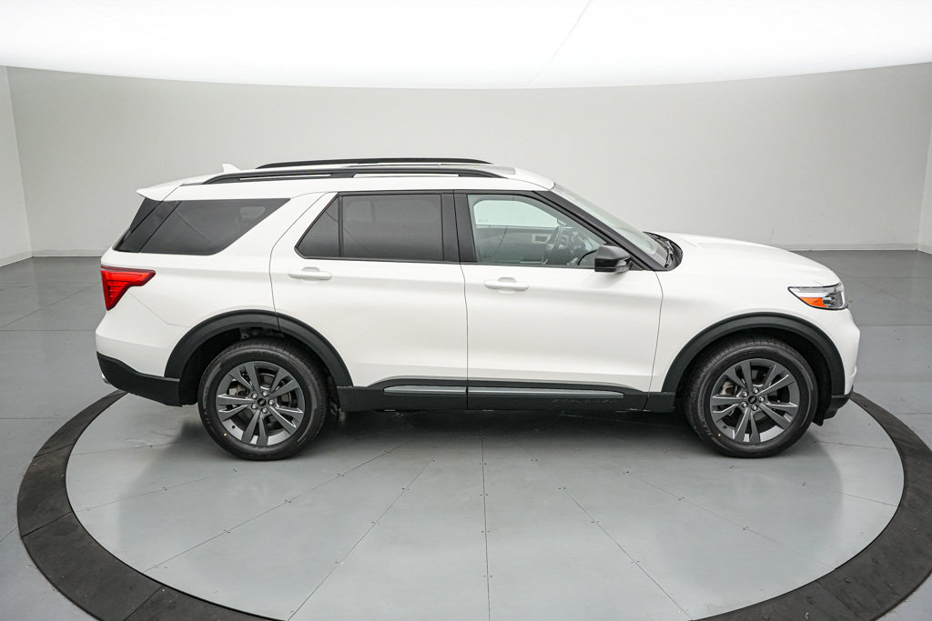 Certified 2023 Ford Explorer XLT w/ Equipment Group 202A AWD/4WD image 3