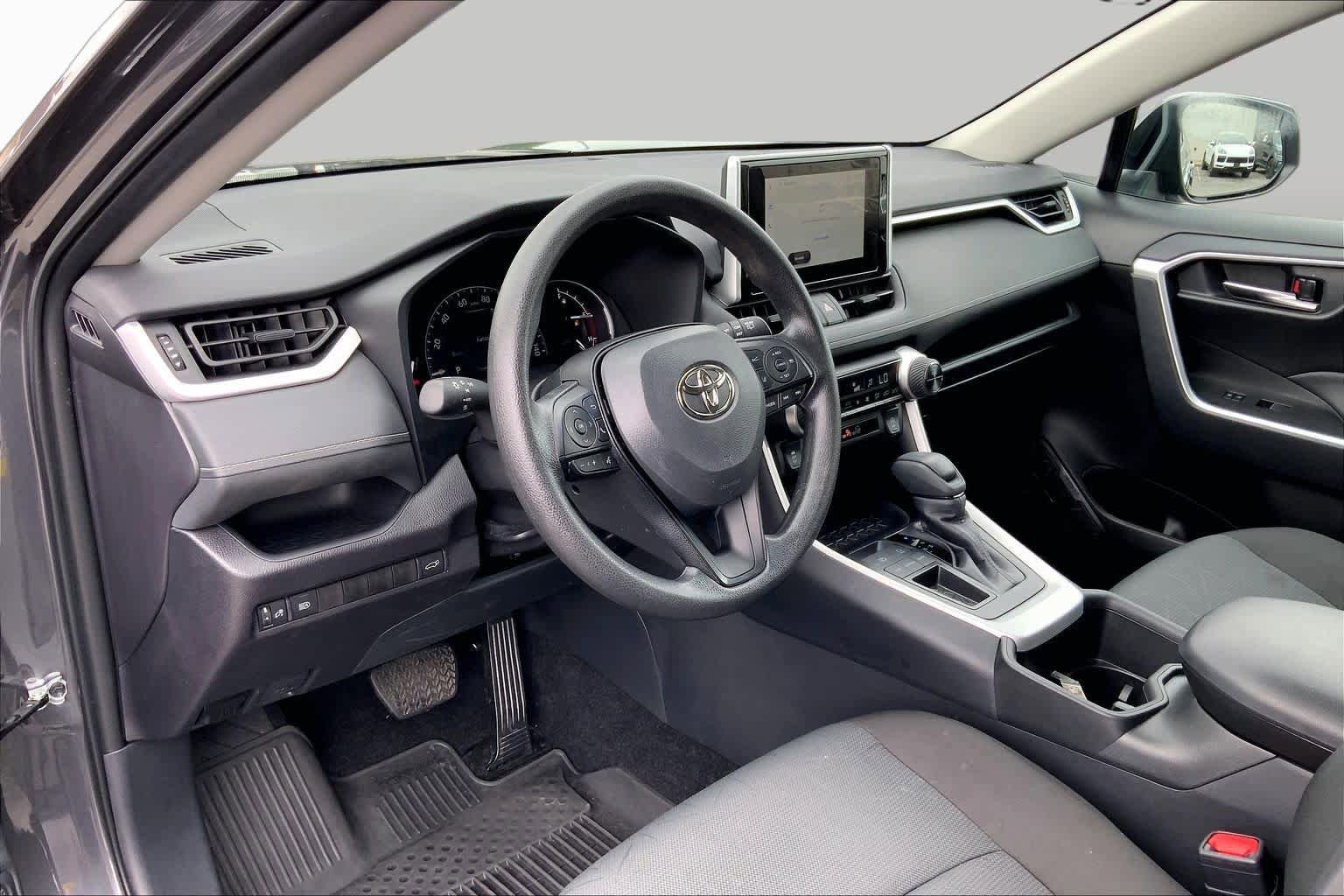 Used 2025 Toyota RAV4 XLE w/ Convenience Package FWD image 18