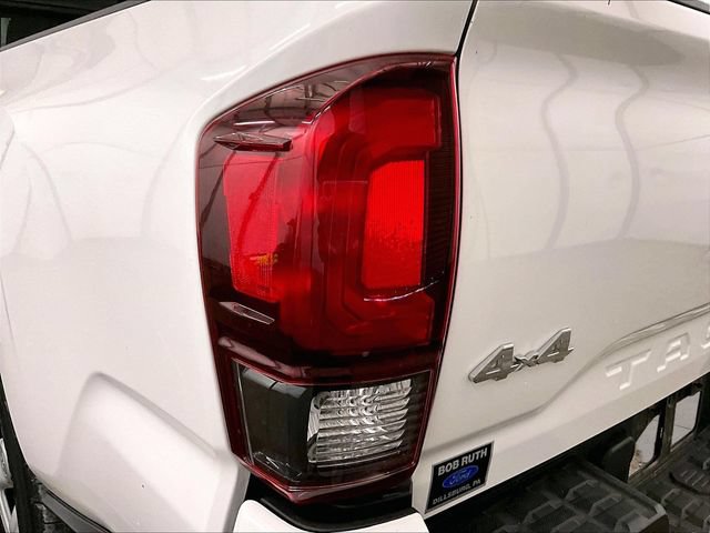 Used 2022 Toyota Tacoma SR w/ SR Convenience Package AWD/4WD image 28