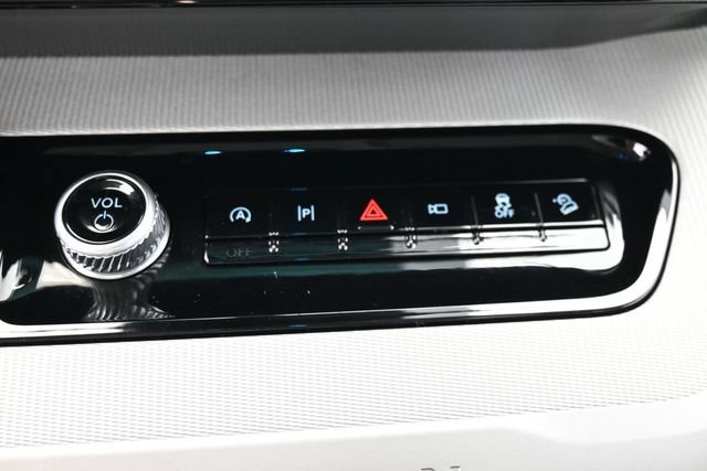 Certified 2025 Ford Expedition Active AWD/4WD image 23