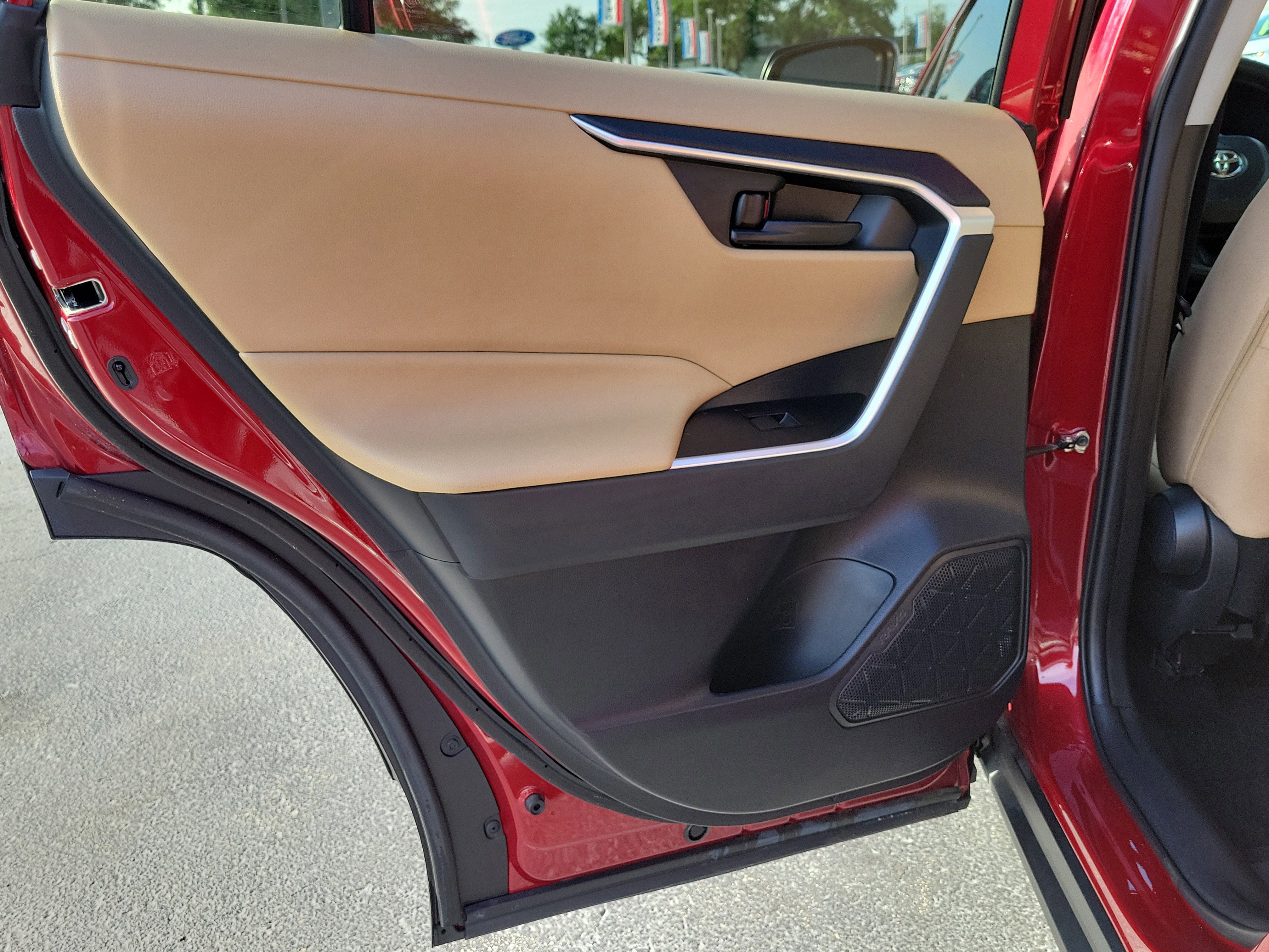 Used 2022 Toyota RAV4 LE FWD image 9