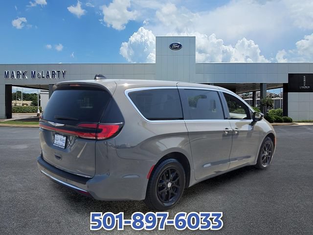 Used 2025 Chrysler Pacifica Select FWD image 5
