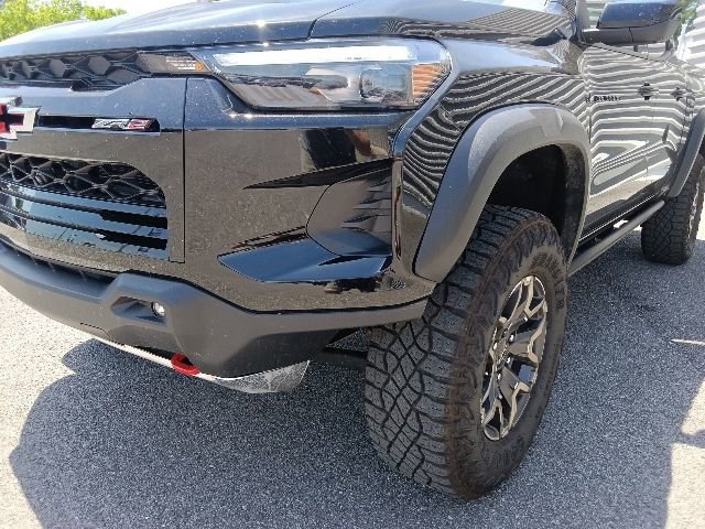 Used 2025 Chevrolet Colorado ZR2 w/ Technology Package AWD/4WD image 10