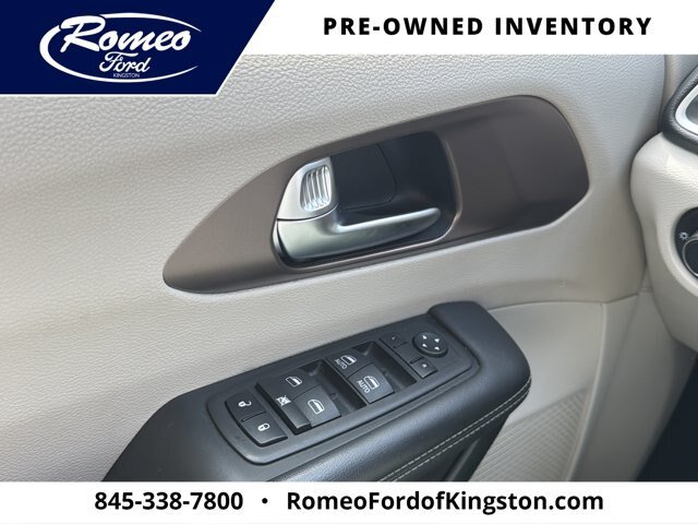 Used 2023 Chrysler Voyager LX FWD image 22