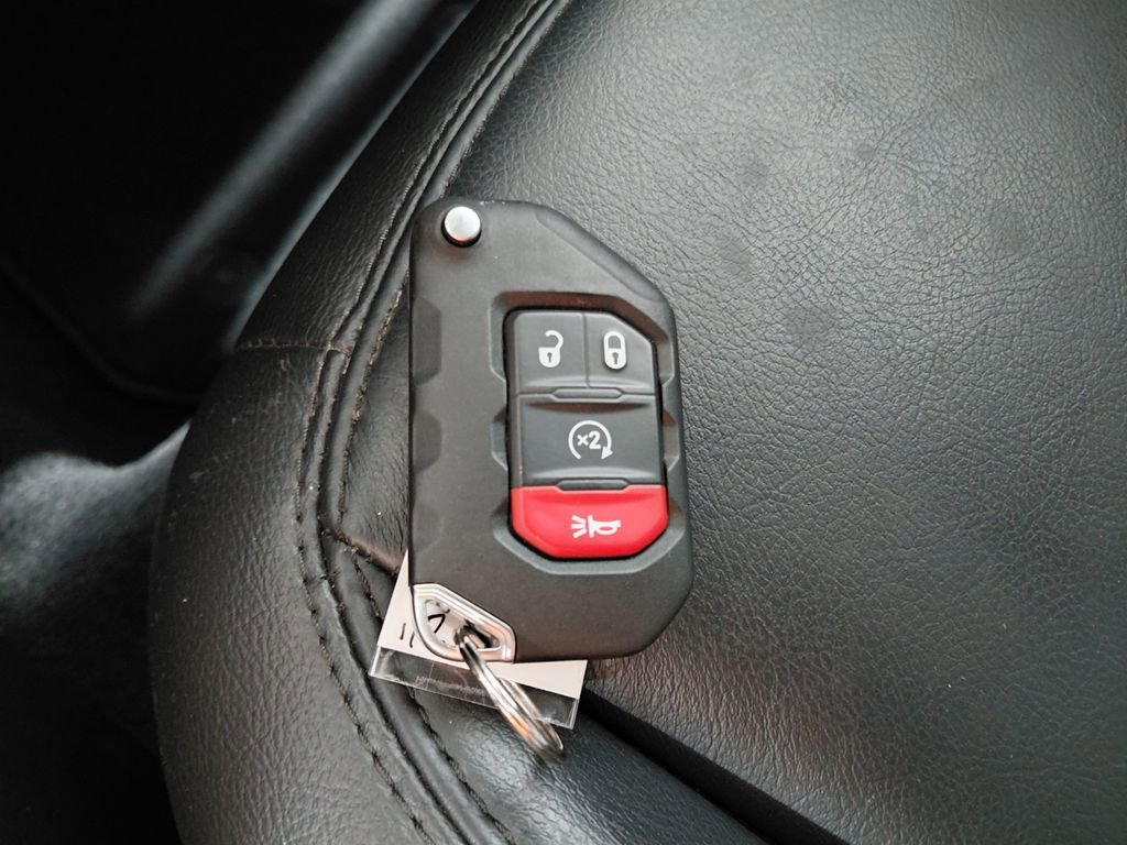 Used 2023 Jeep Wrangler Unlimited Sahara AWD/4WD image 11