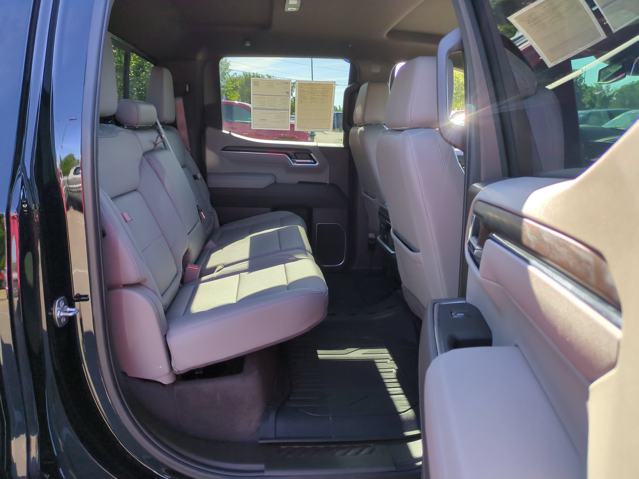 Used 2025 GMC Sierra 1500 SLT w/ SLT Premium Plus Package AWD/4WD image 36
