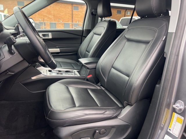 Certified 2022 Ford Explorer XLT w/ Equipment Group 202A image 18