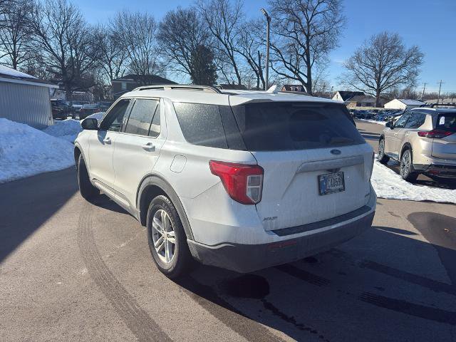 Certified 2022 Ford Explorer XLT image 3