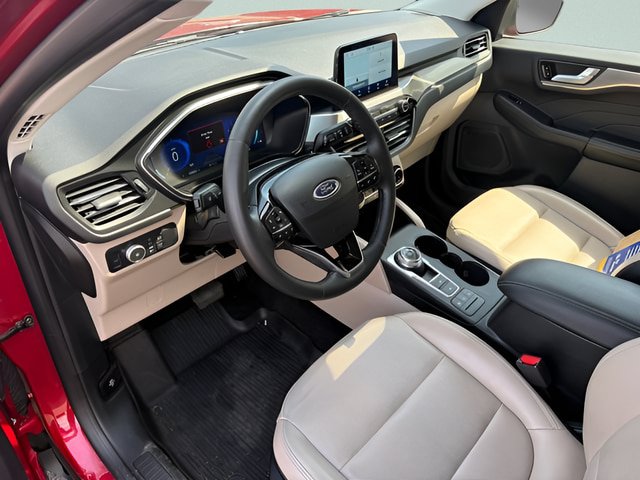 Certified 2022 Ford Escape Titanium AWD/4WD image 4