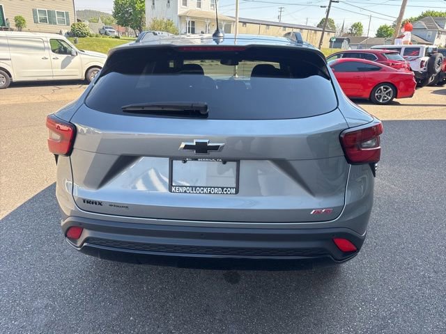 Used 2025 Chevrolet Trax RS w/ Sunroof Package FWD image 7