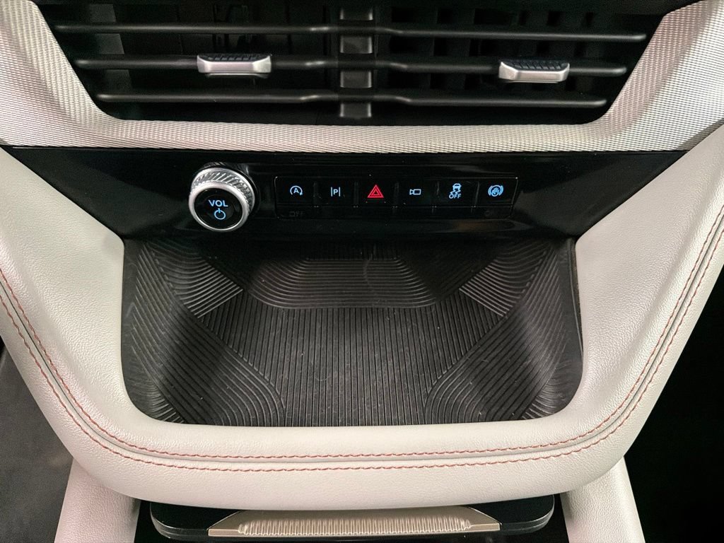 Certified 2025 Ford Explorer Active w/ Active Comfort Package AWD/4WD image 14