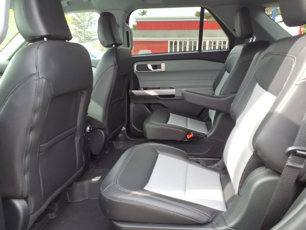 Certified 2023 Ford Explorer XLT w/ Equipment Group 202A AWD/4WD image 12