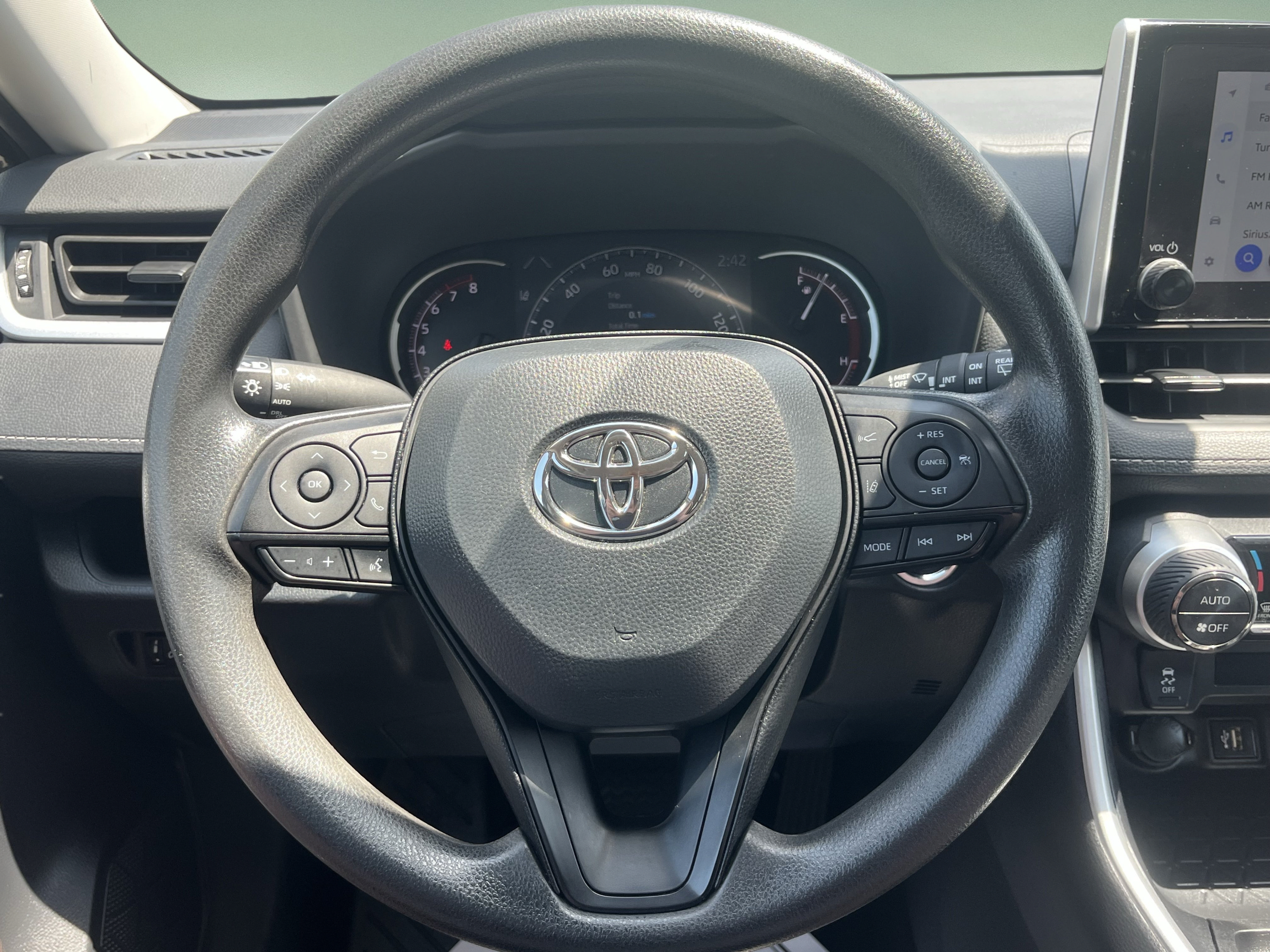 Used 2024 Toyota RAV4 XLE FWD image 16