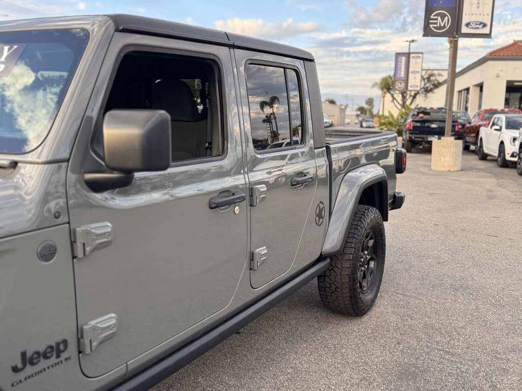 Used 2023 Jeep Gladiator Willys image 9