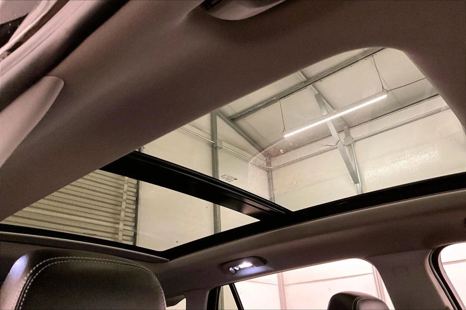 Used 2024 GMC Terrain SLT image 21