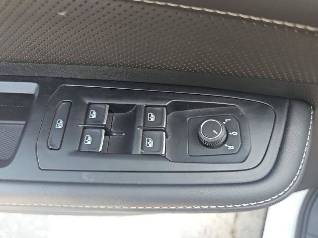 Used 2025 Volkswagen Atlas Cross Sport SE AWD/4WD image 28