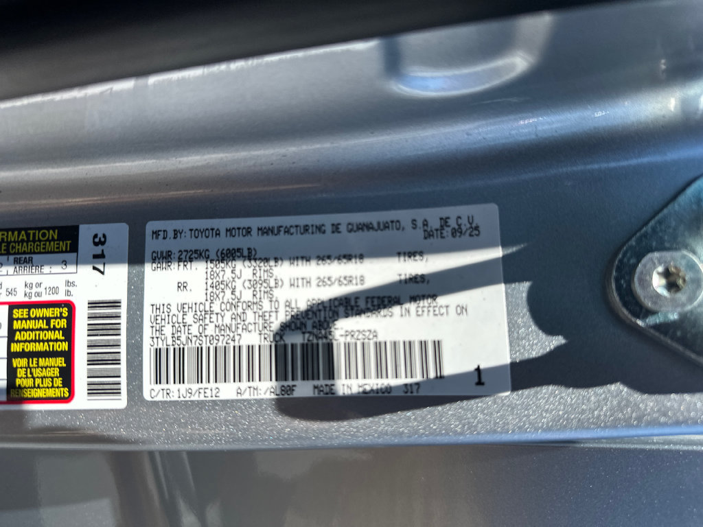 Used 2025 Toyota Tacoma TRD Sport AWD/4WD image 32