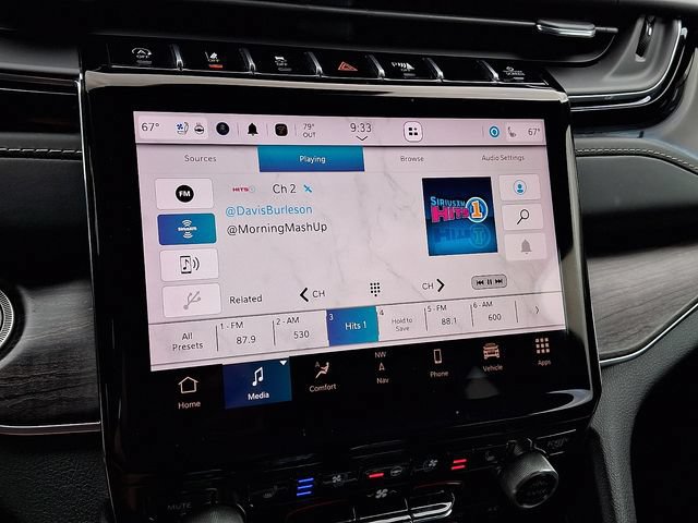 Used 2022 Jeep Grand Cherokee Overland w/ Luxury Tech Group IV AWD/4WD image 20