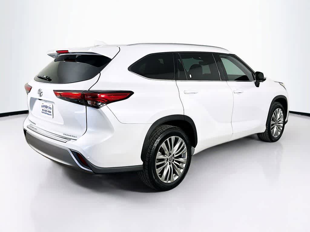 Used 2023 Toyota Highlander Platinum FWD image 25