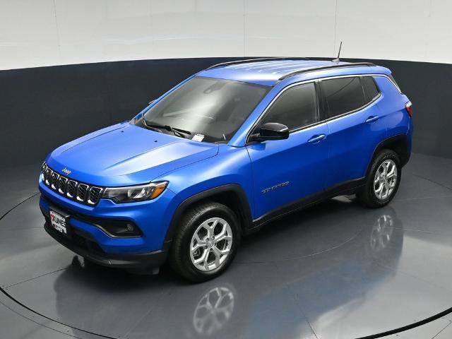 Used 2024 Jeep Compass Latitude w/ Convenience Group AWD/4WD image 40