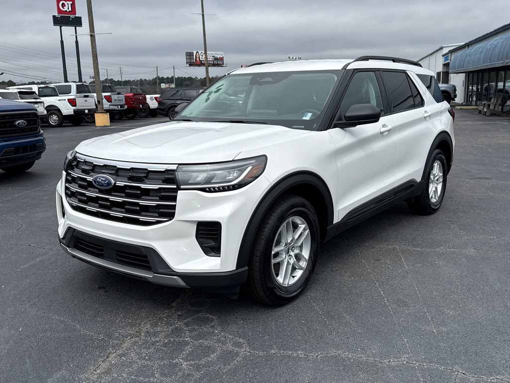 Certified 2026 Ford Explorer Active RWD image 3
