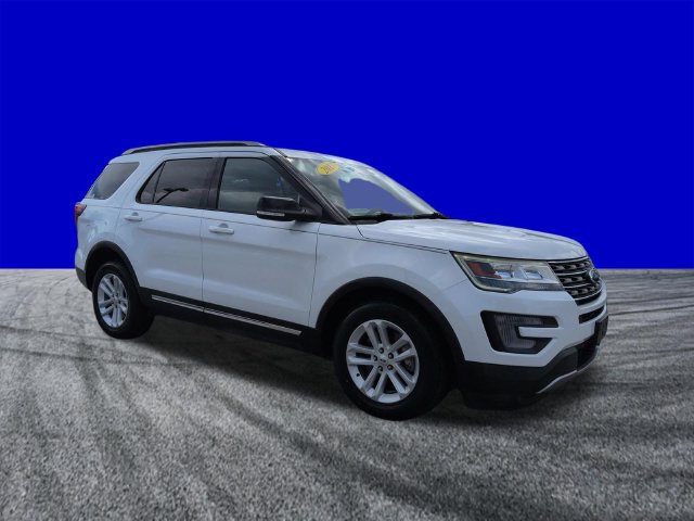Certified 2017 Ford Explorer XLT FWD image 2