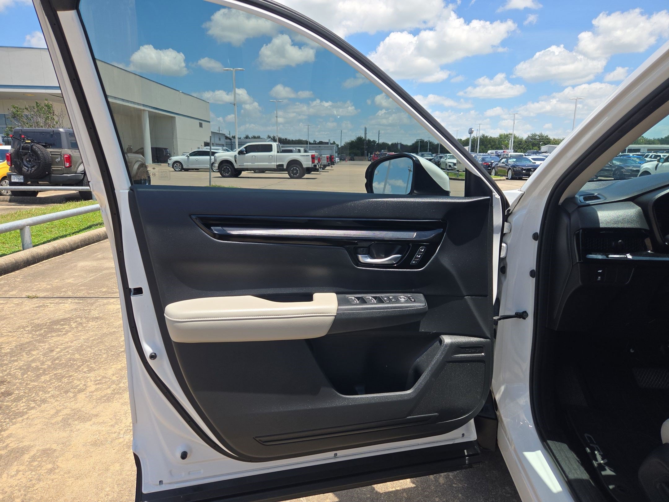 Used 2025 Honda CR-V EX-L image 14