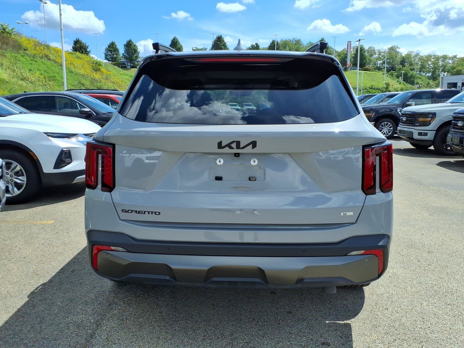 Used 2025 Kia Sorento SX AWD/4WD image 3