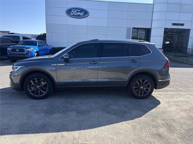 Used 2023 Volkswagen Tiguan SE image 2