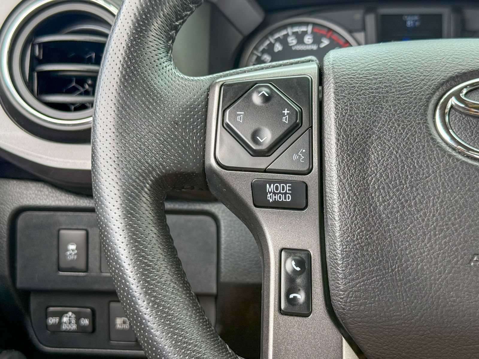 Used 2021 Toyota Tacoma TRD Off-Road AWD/4WD image 34