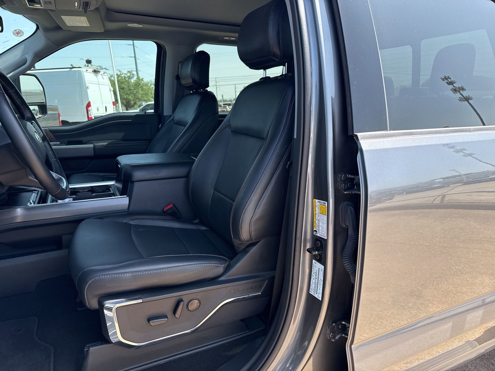 Certified 2024 Ford F350 Lariat w/ Lariat Ultimate Package AWD/4WD image 15