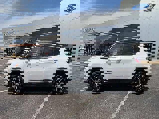 Used 2024 Jeep Compass Limited AWD/4WD image 2