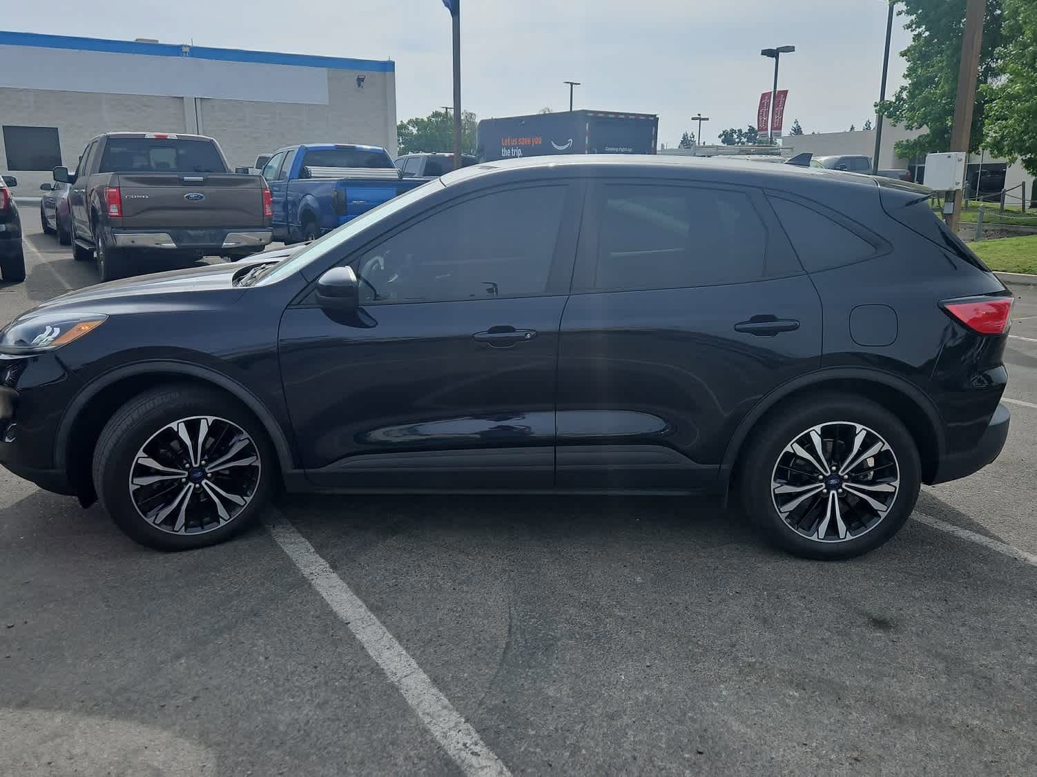 Certified 2021 Ford Escape SE w/ SE Sport Appearance Package image 2