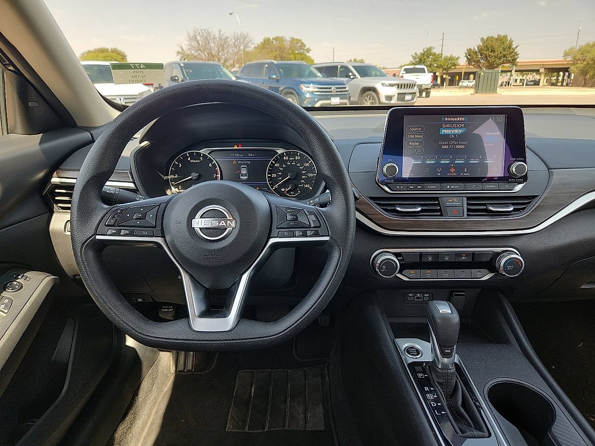Used 2025 Nissan Altima 2.5 SV FWD image 7