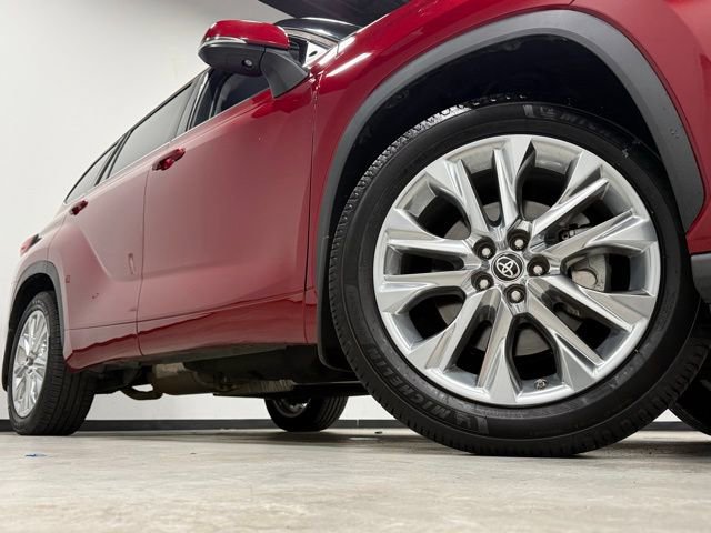 Used 2023 Toyota Highlander Limited image 3