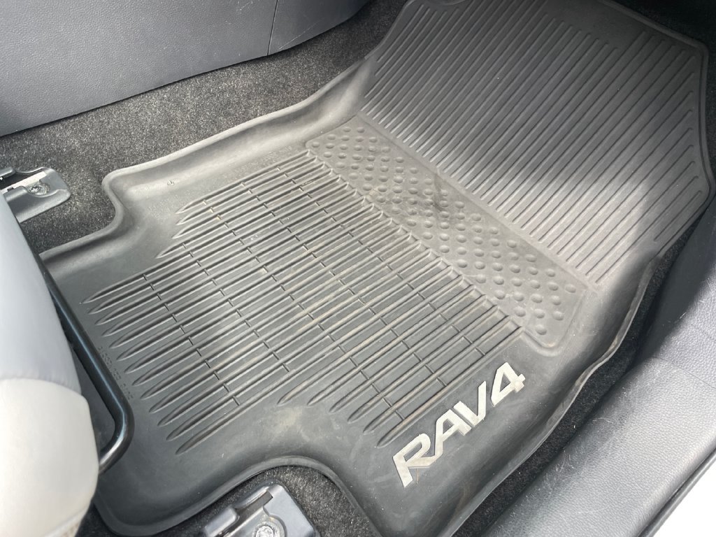 Used 2019 Toyota RAV4 XLE Premium w/ Cold Weather Package AWD/4WD image 12