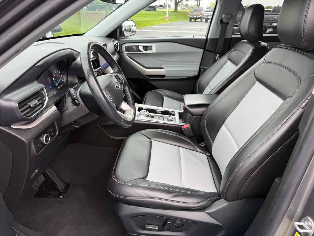 Certified 2023 Ford Explorer XLT w/ Equipment Group 202A AWD/4WD image 14