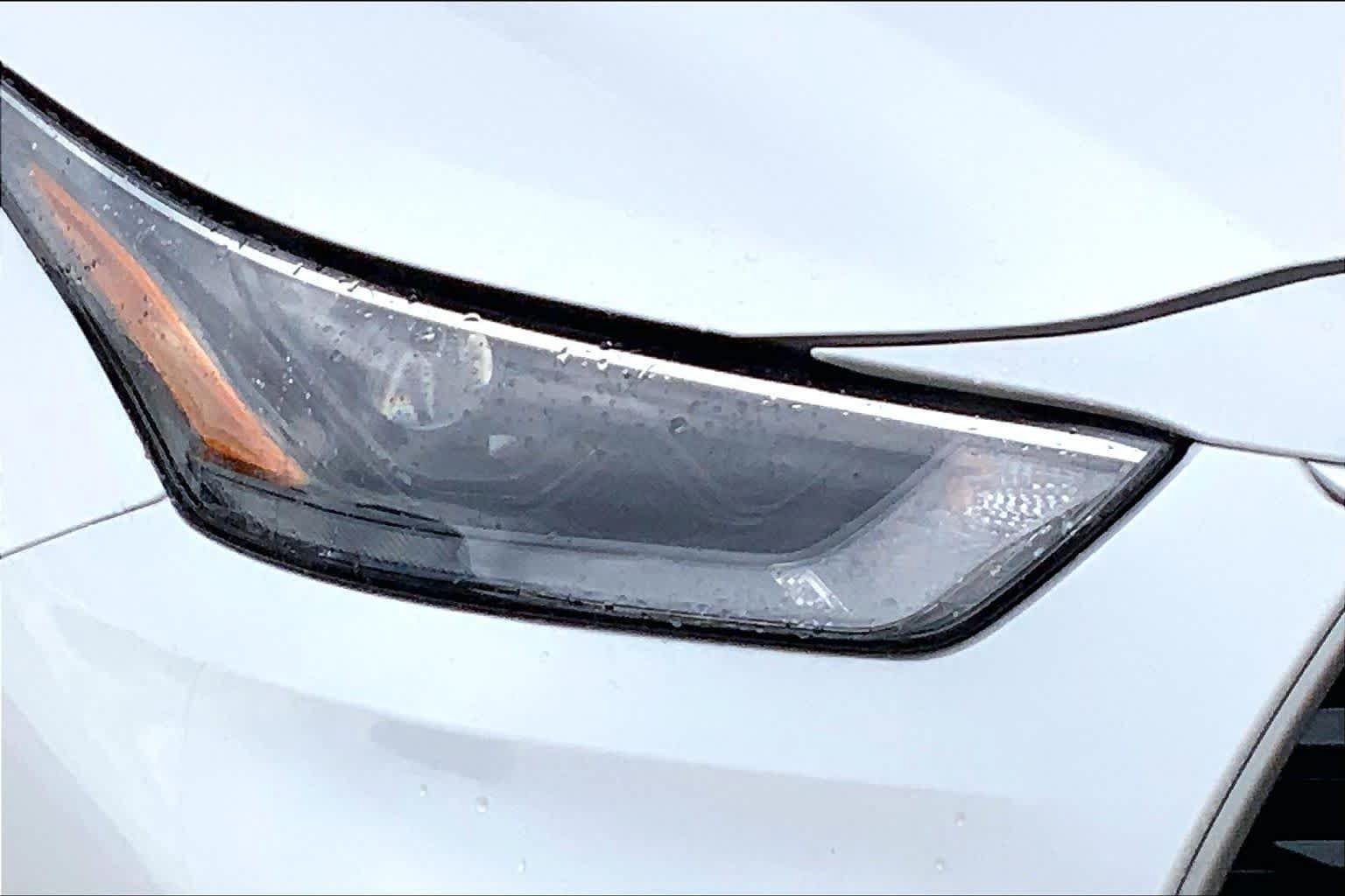 Used 2025 Toyota Highlander LE AWD/4WD image 28